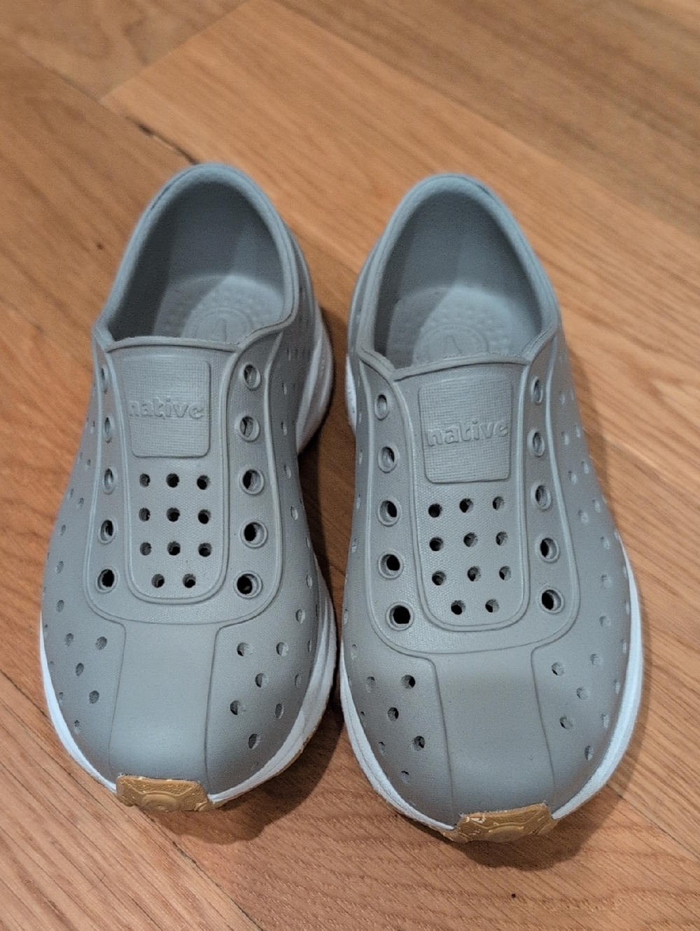 Native Size 9 Kids Water Shoes Slip-On in Light Gray